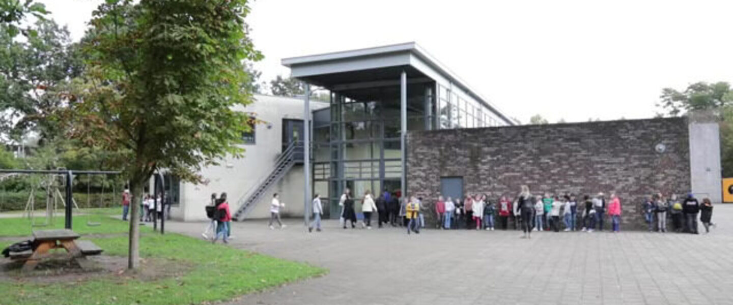 1993182657-e61dbba30841385c8a29b9cb2edc77516f2a7ccea9cd6b467abee03390cb851b-d_640