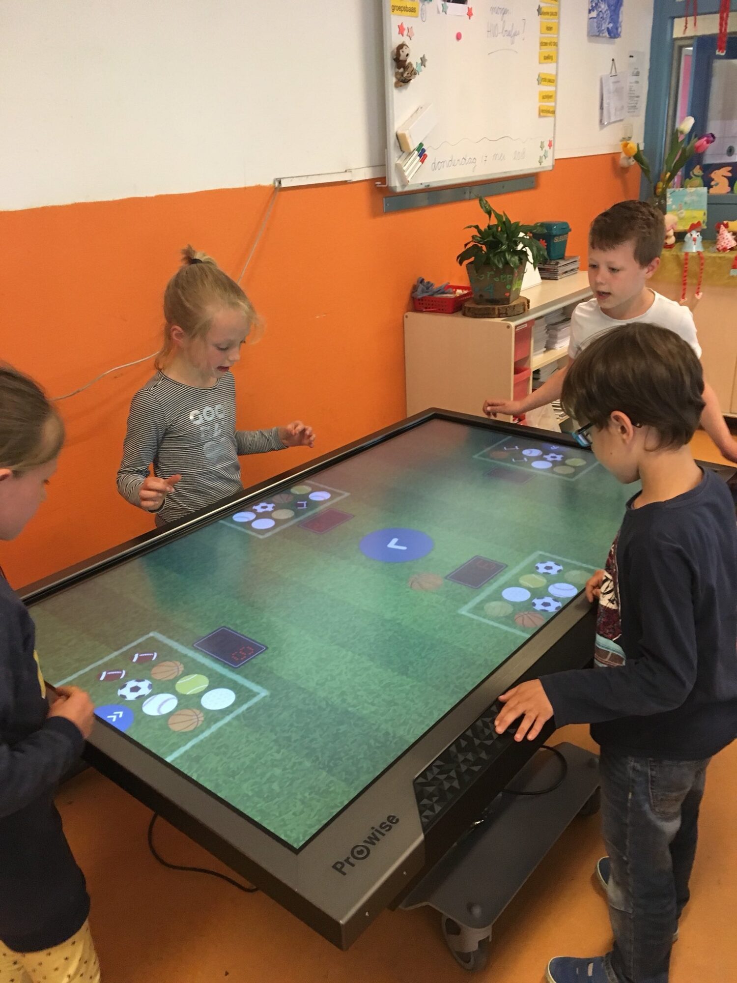 Leerplein055 plaatst 150 touchscreens op Leerplein055-scholen