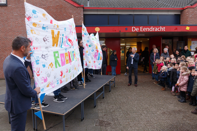 Staatssecretaris Blokhuis ‘opent’ rookvrije schoolpleinen Leerplein055